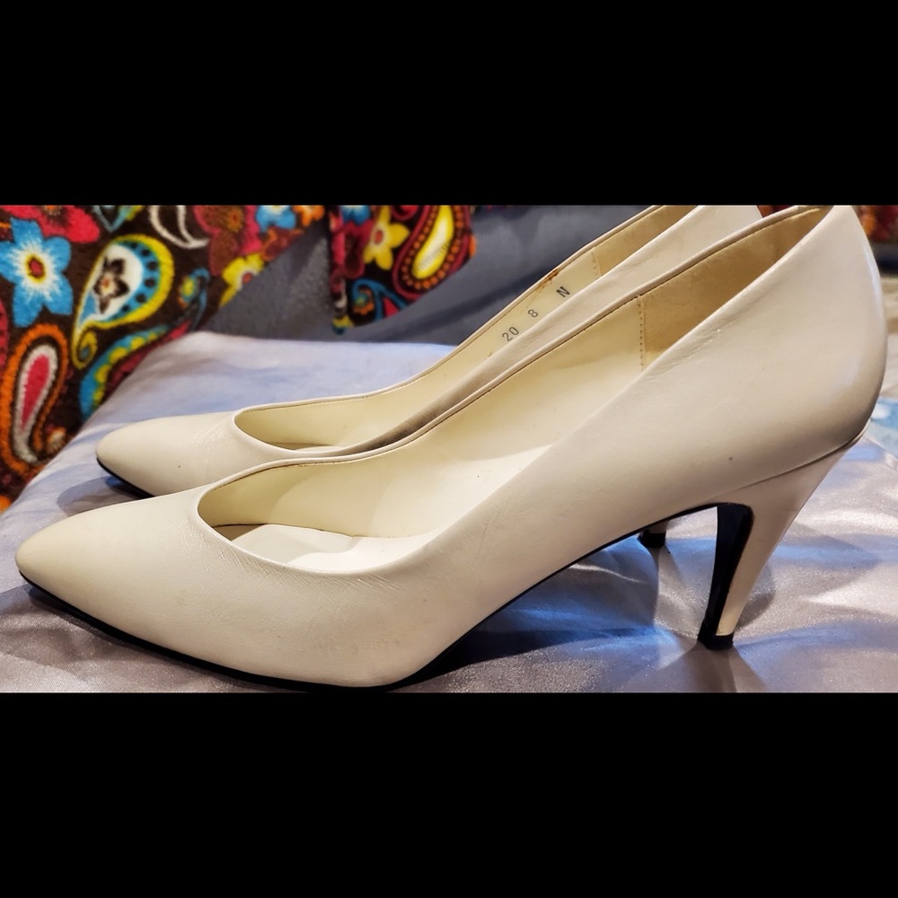 Jacqueline Ferrar pointed toe Black or Cream 8N heel 3.5"